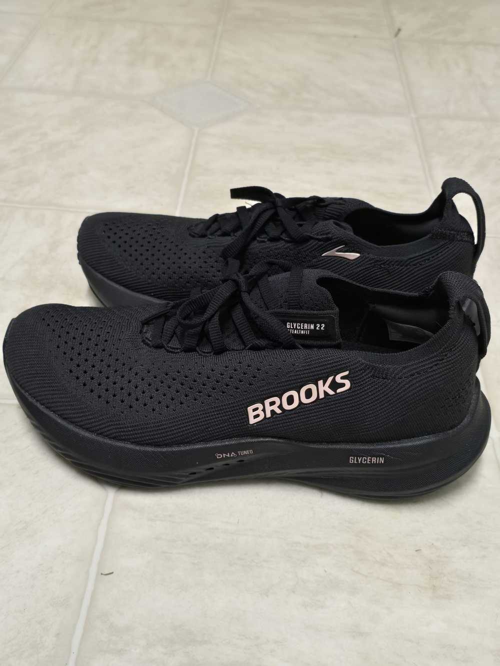 Brooks Glycerin 22 Running Shoes - Black with Pink Accent